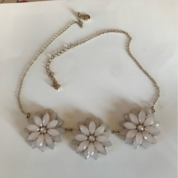 Necklace pretty and classic. - Picture 2 of 3